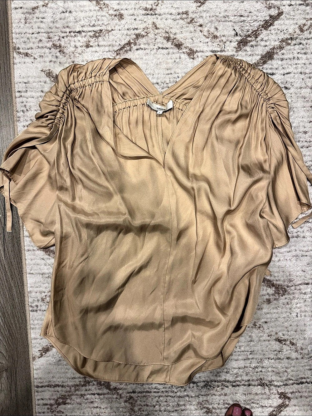 Vince Silk Blouse in golden Brown Size Small Like New